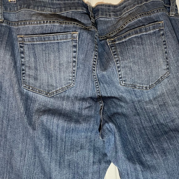 TORRID Distressed Boyfriend Blue Jeans Size 20 32” Inseam Un-cuffed - Picture 9 of 9